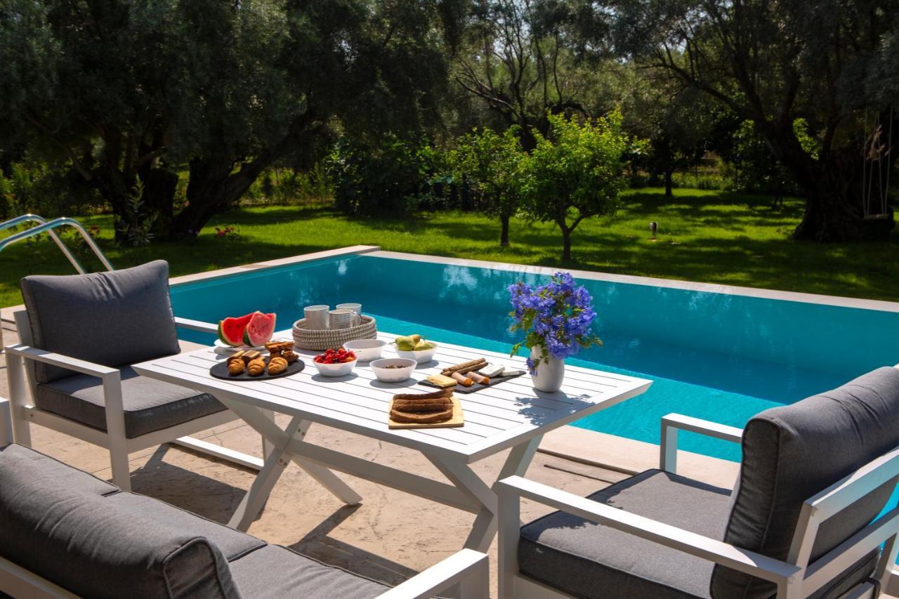 Averto Villas With Private Pool Нидри Екстериор снимка