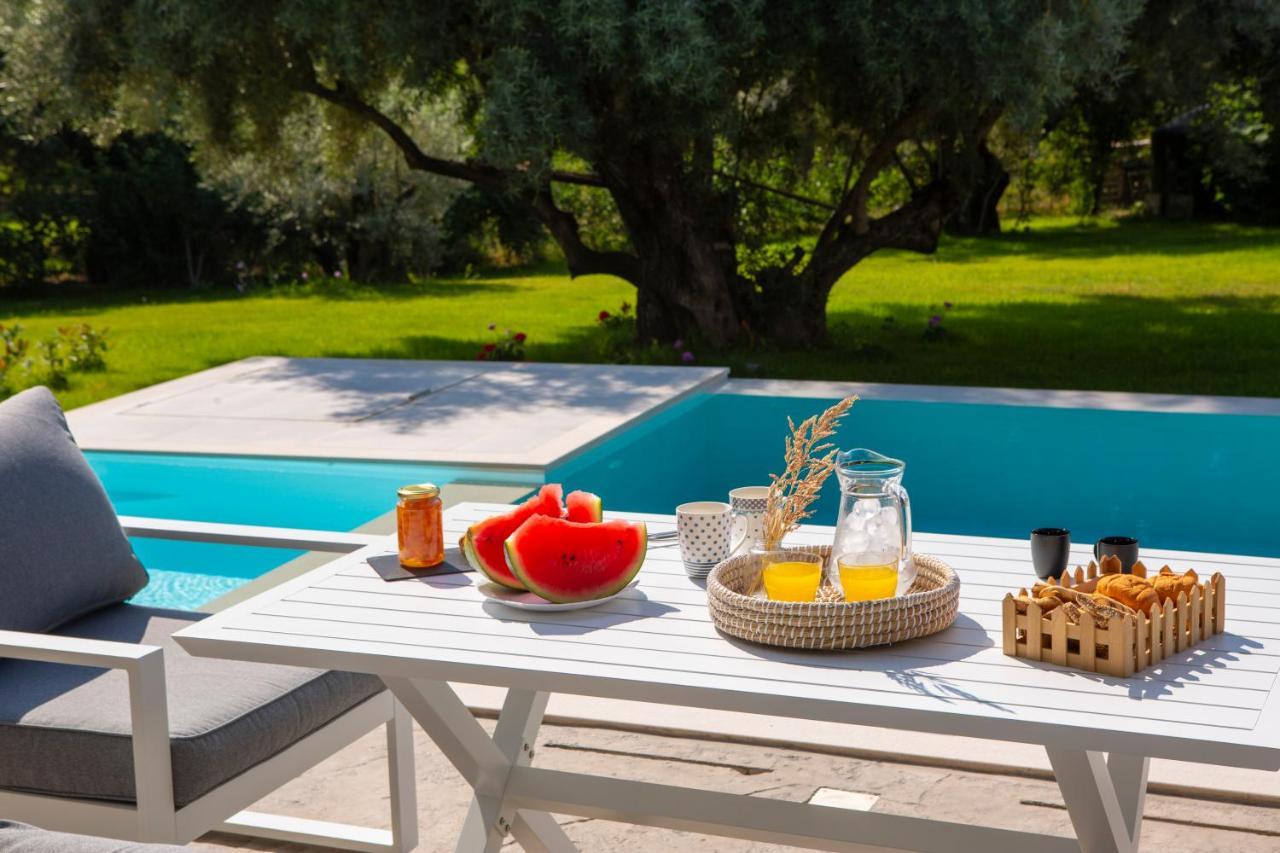 Averto Villas With Private Pool Нидри Екстериор снимка