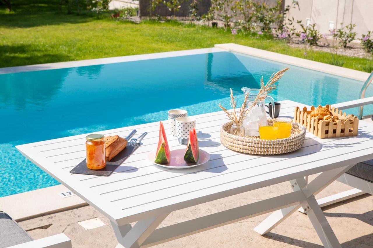 Averto Villas With Private Pool Нидри Екстериор снимка