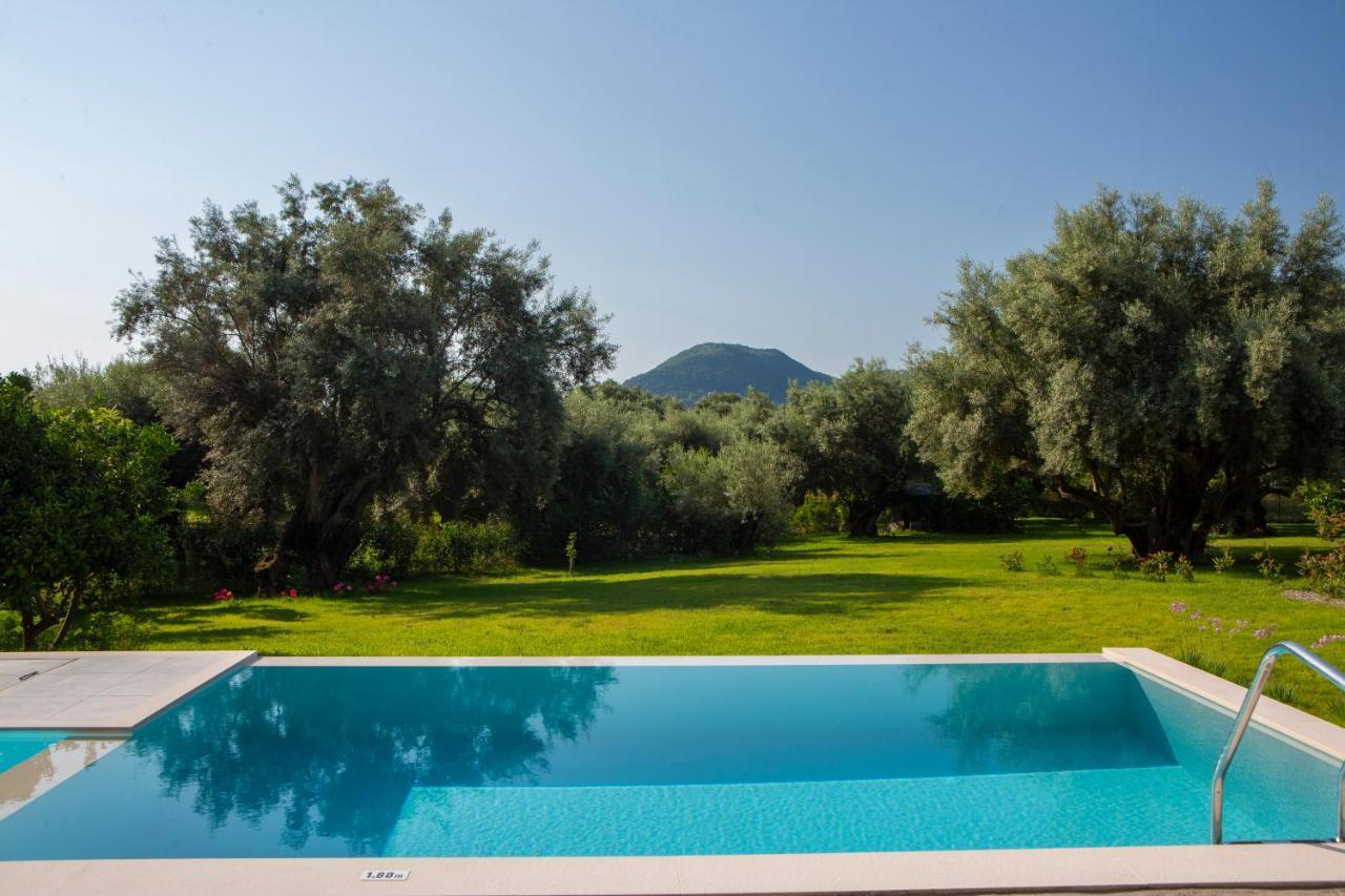 Averto Villas With Private Pool Нидри Екстериор снимка