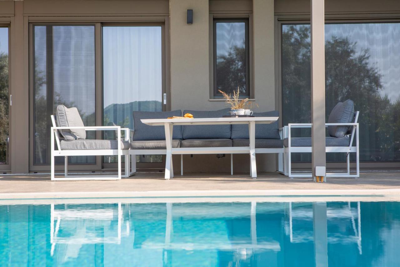 Averto Villas With Private Pool Нидри Екстериор снимка