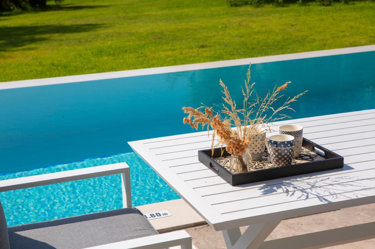Averto Villas With Private Pool Нидри Екстериор снимка