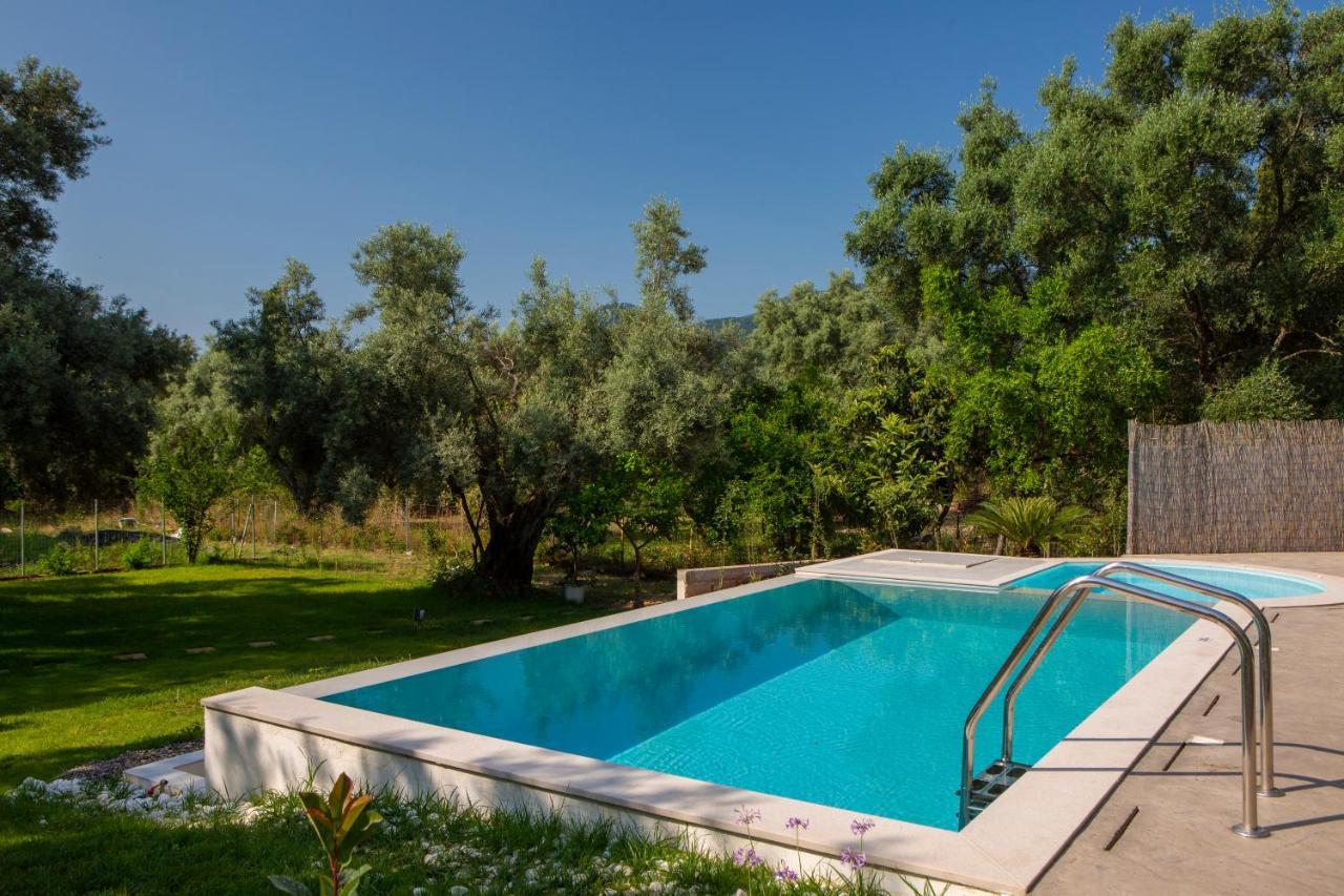 Averto Villas With Private Pool Нидри Екстериор снимка