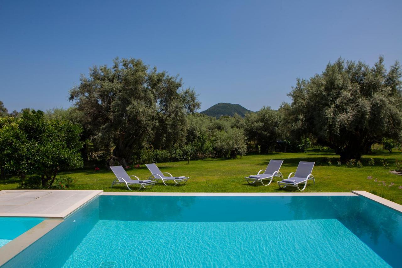 Averto Villas With Private Pool Нидри Екстериор снимка