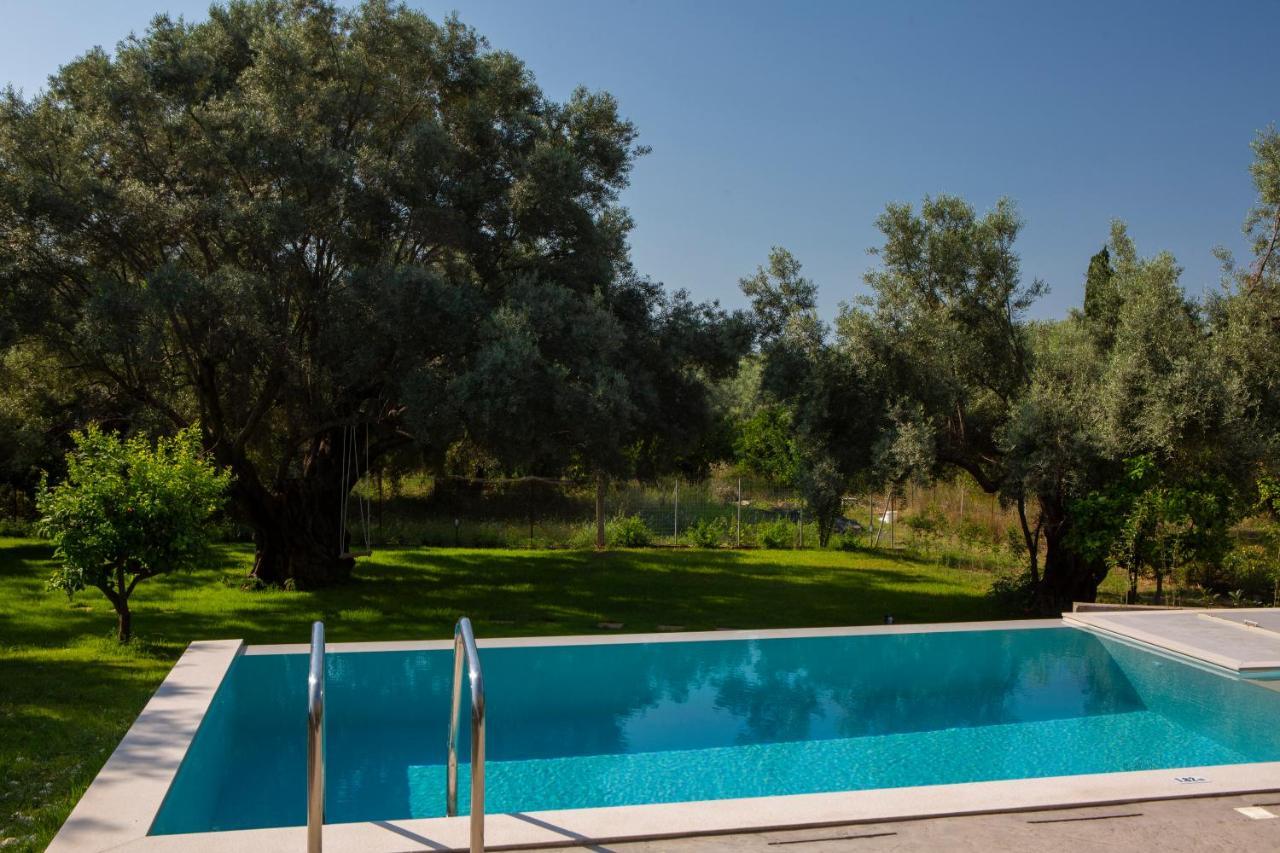Averto Villas With Private Pool Нидри Екстериор снимка