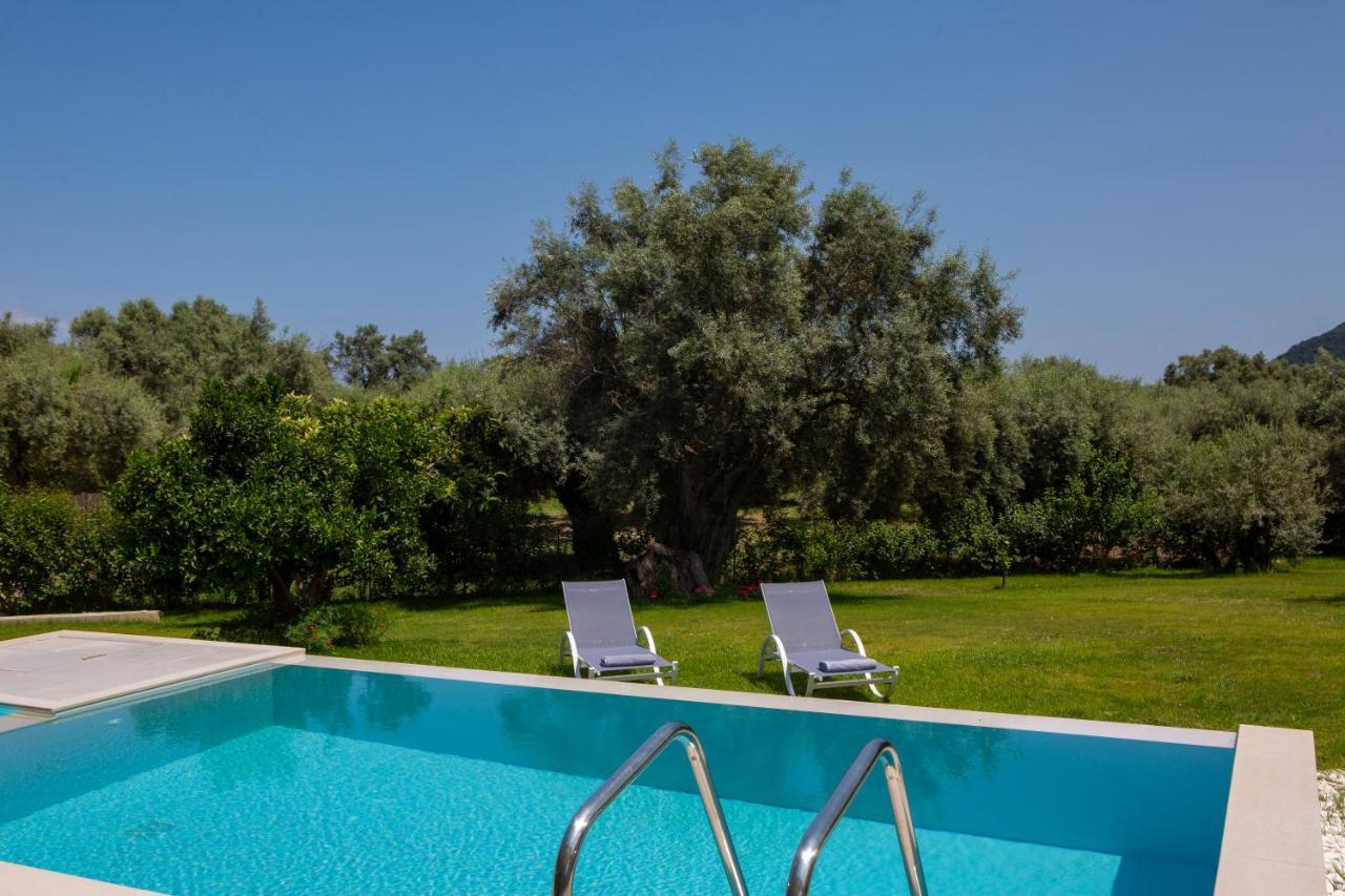 Averto Villas With Private Pool Нидри Екстериор снимка
