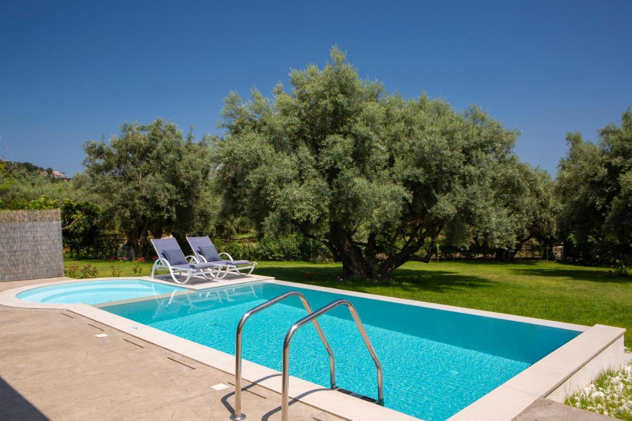 Averto Villas With Private Pool Нидри Екстериор снимка