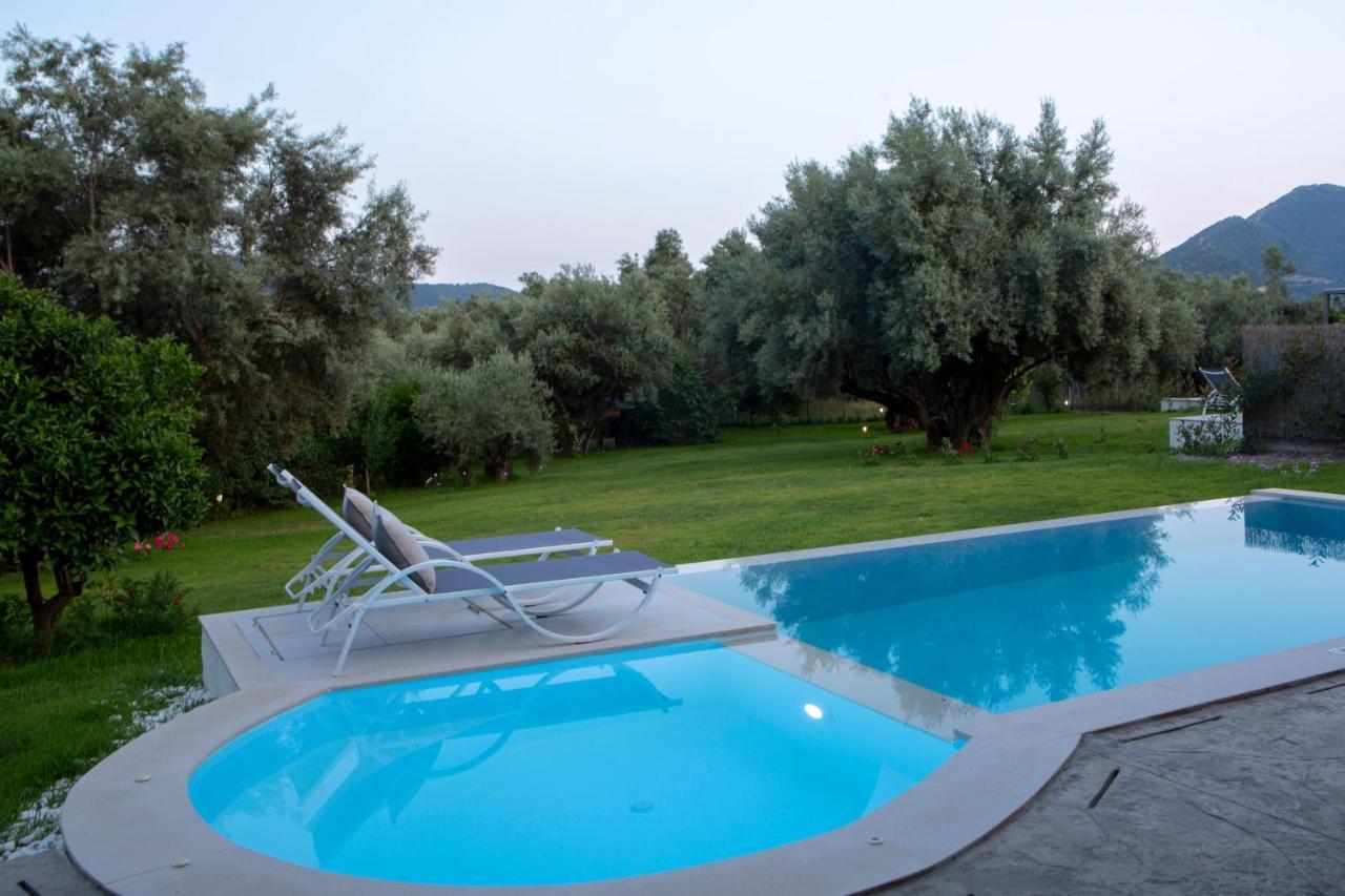 Averto Villas With Private Pool Нидри Екстериор снимка