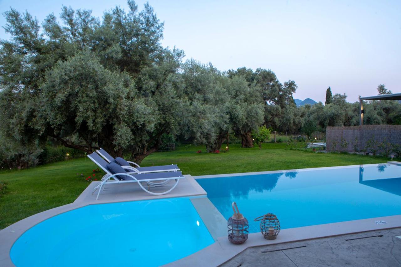 Averto Villas With Private Pool Нидри Екстериор снимка