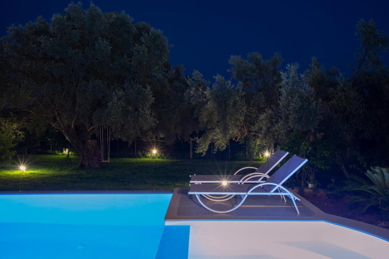 Averto Villas With Private Pool Нидри Екстериор снимка