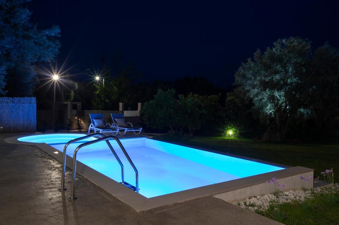 Averto Villas With Private Pool Нидри Екстериор снимка