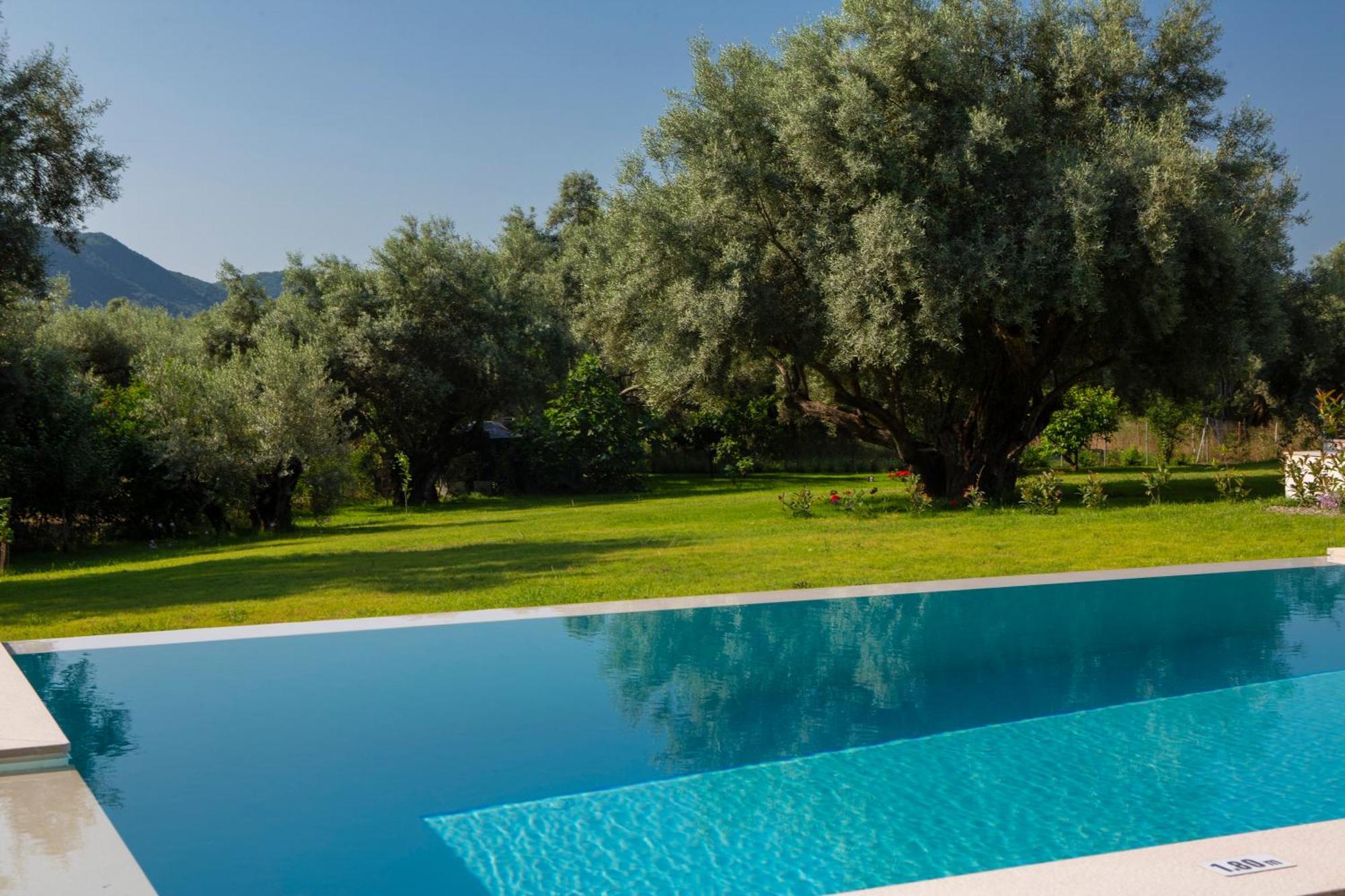 Averto Villas With Private Pool Нидри Екстериор снимка